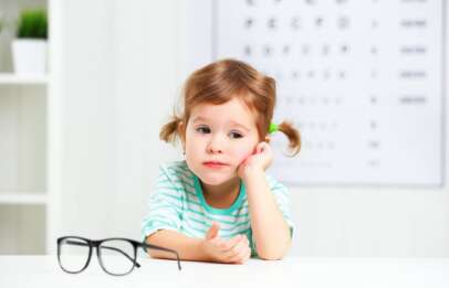 Воспитание маленького ребенка с нарушением зрения